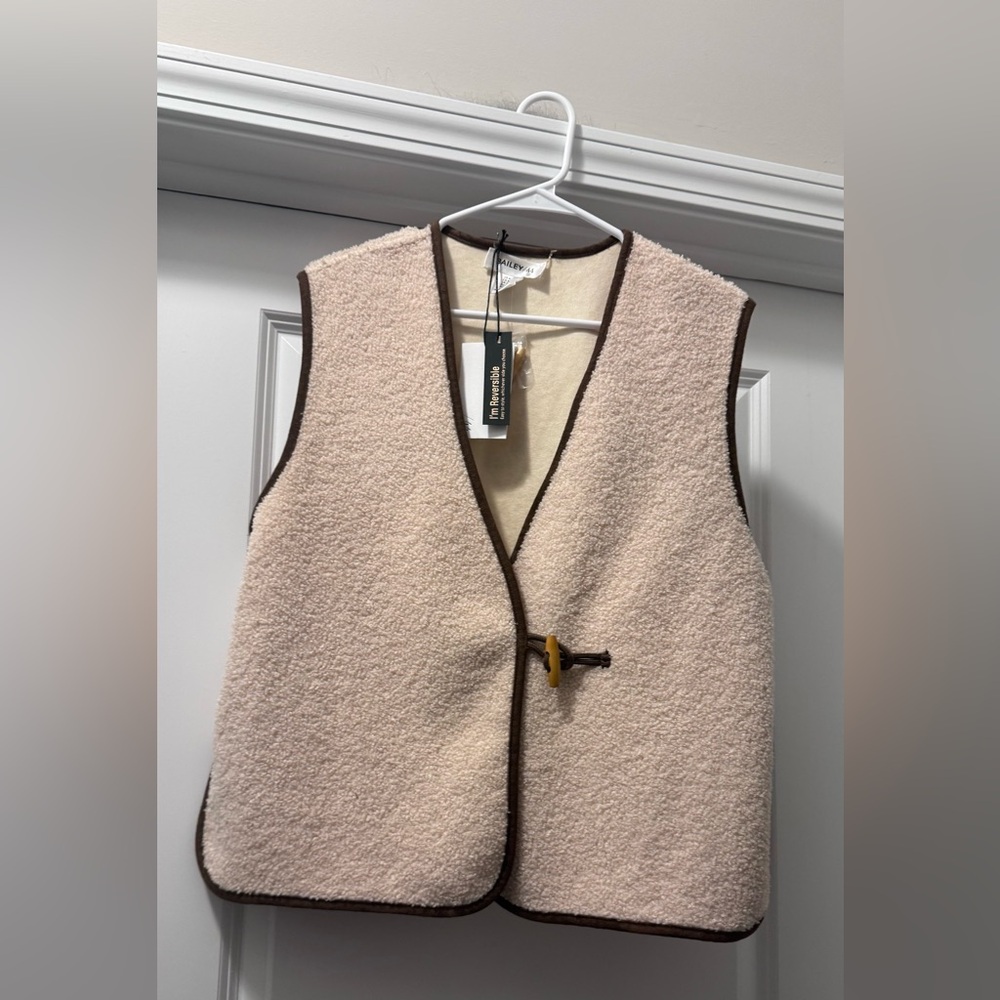 Bailey 44 Cream Vest with Dark Brown Edging